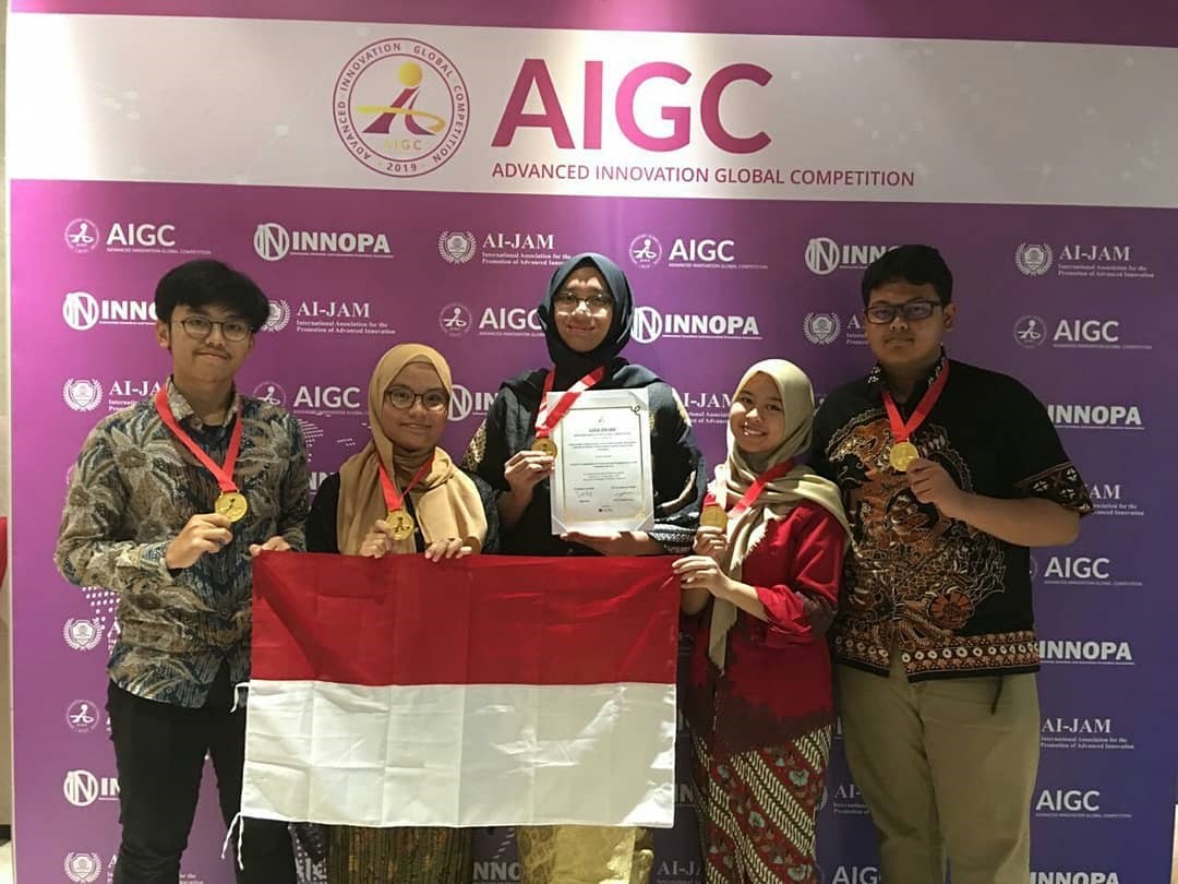 SMA Islam Al Azhar 8 Summarecon Bekasi RAIH GOLD MEDAL KOMPETISI AIGC, SINGAPORE